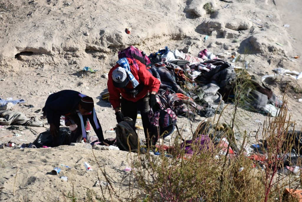 Se Despeja Fila De Migrantes En El Bordo Del R O Pero Siguen Cruzando