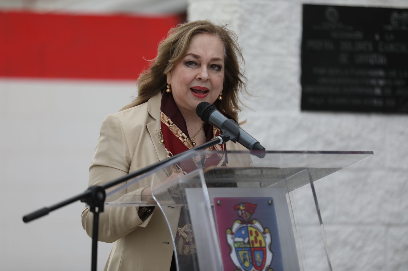 Honran A Alma Delia Urrutia Canizales En La Rotonda A Las Mujeres