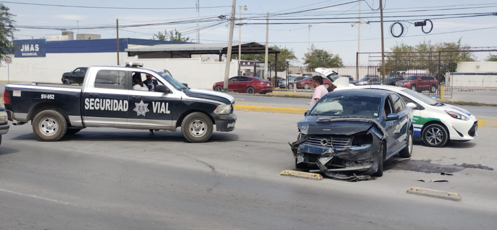 Videos Y Fotos No Respeta Vuelta Prohibida Y Causa Choque En El