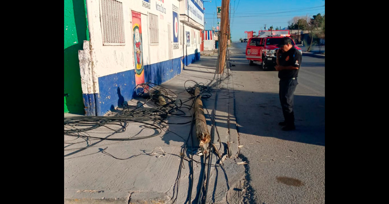 Derriba dos postes de Telmex y se da a la fuga Norte de Ciudad Juárez