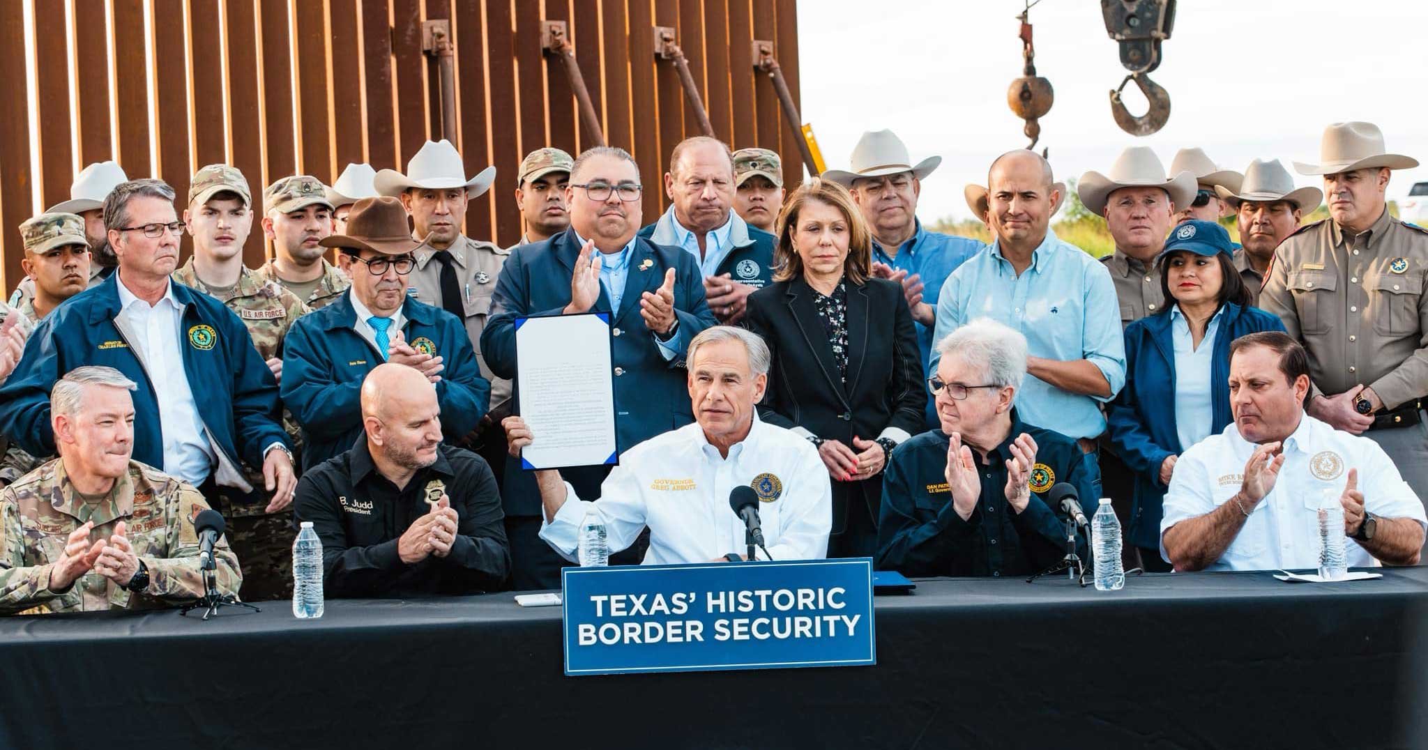 Greg Abbott Firma Controvertida Ley SB4 Antiinmigrantes Norte De