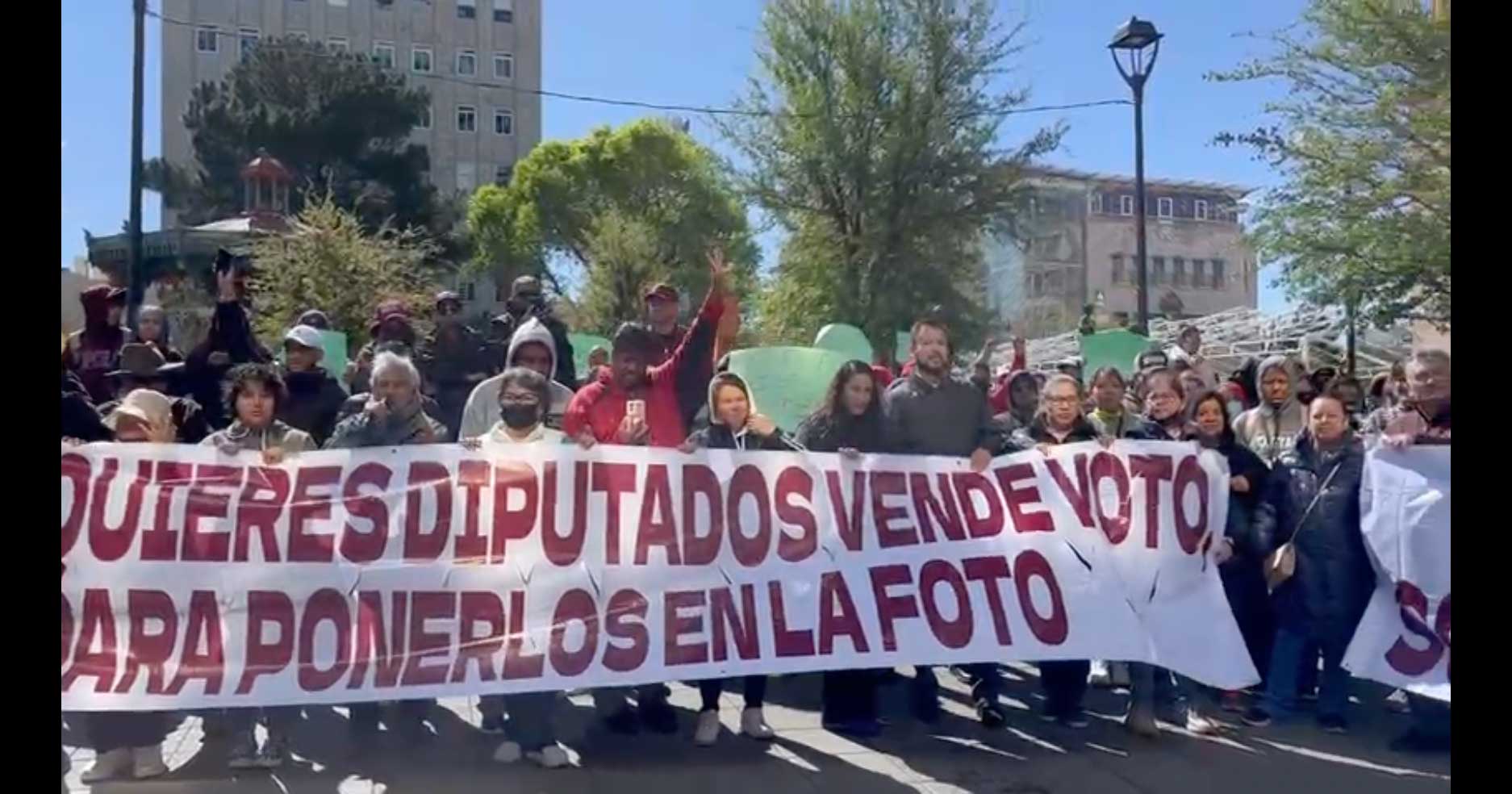 Protestan morenistas en Congreso Norte de Ciudad Juárez