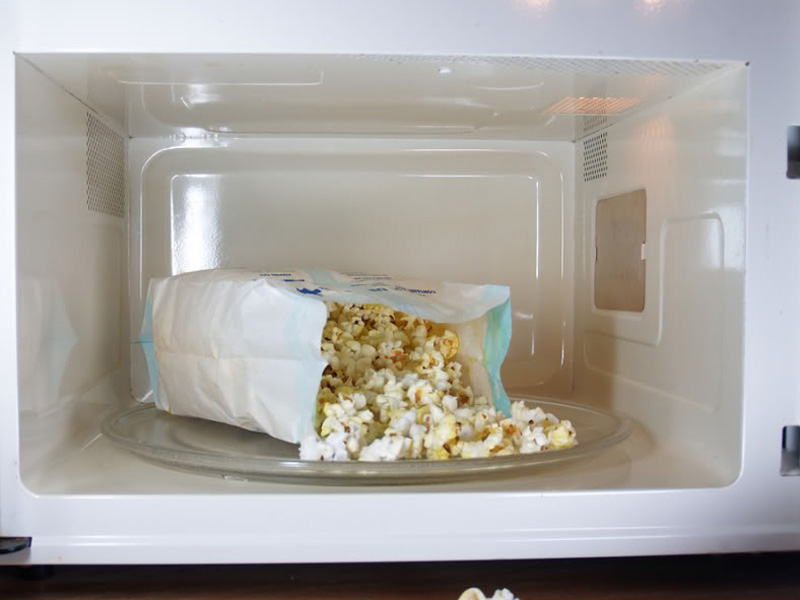 Es malo comer palomitas de microondas?