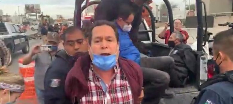 Manifestantes en contra de las obras del BRT en la Gómez son esposados