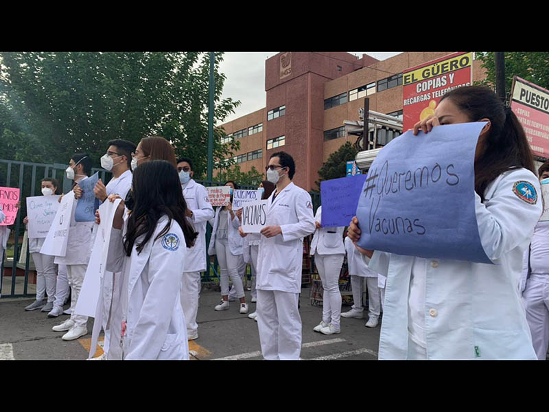 Protesta médicos internos por vacuna  Covid