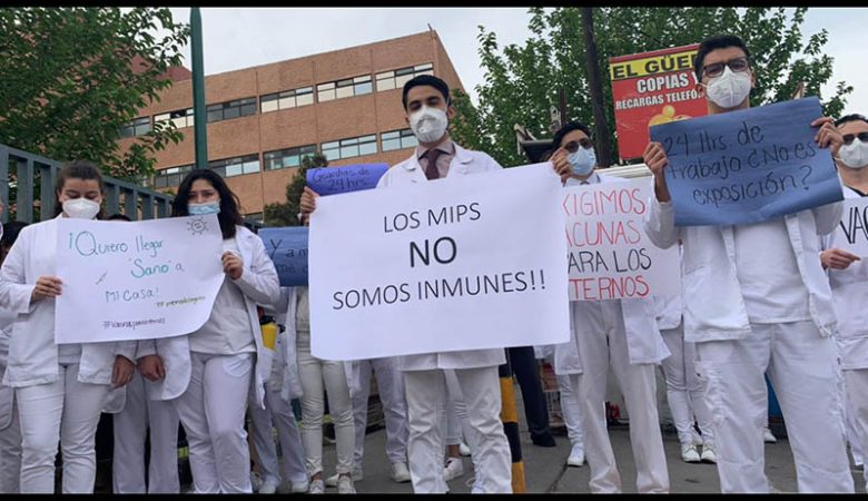 Protesta de médicos internos por falta de vacuna Covid