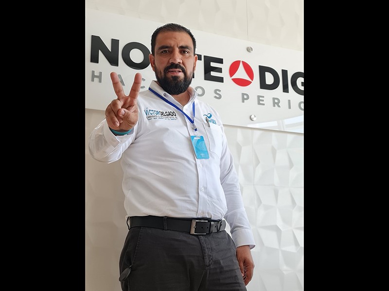 Víctor Delgado en las oficinas del Norte