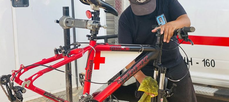 Reparación de bicicletas de la Cruz Roja