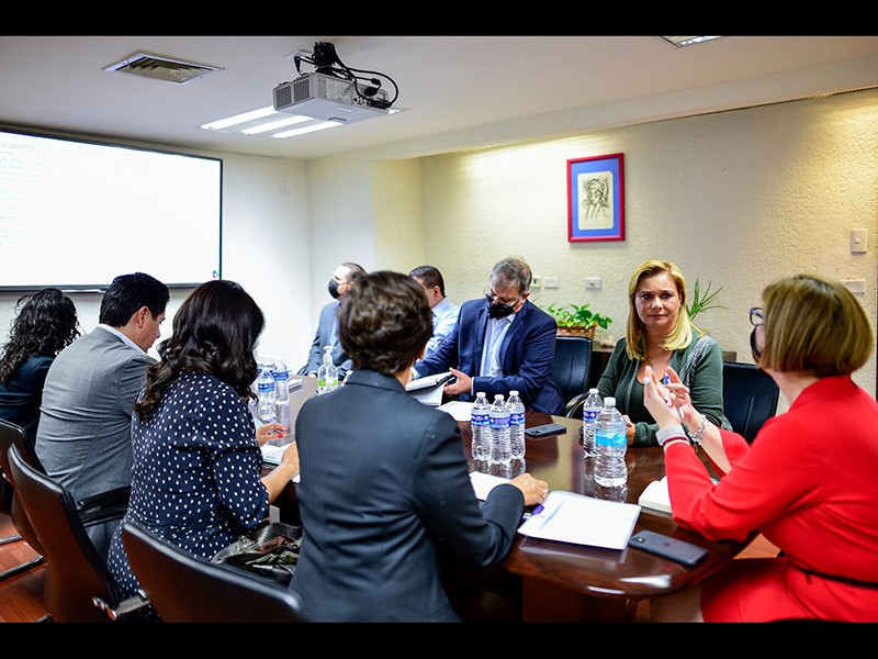 Maru Campos en reunión con la secretaria de la Función Pública