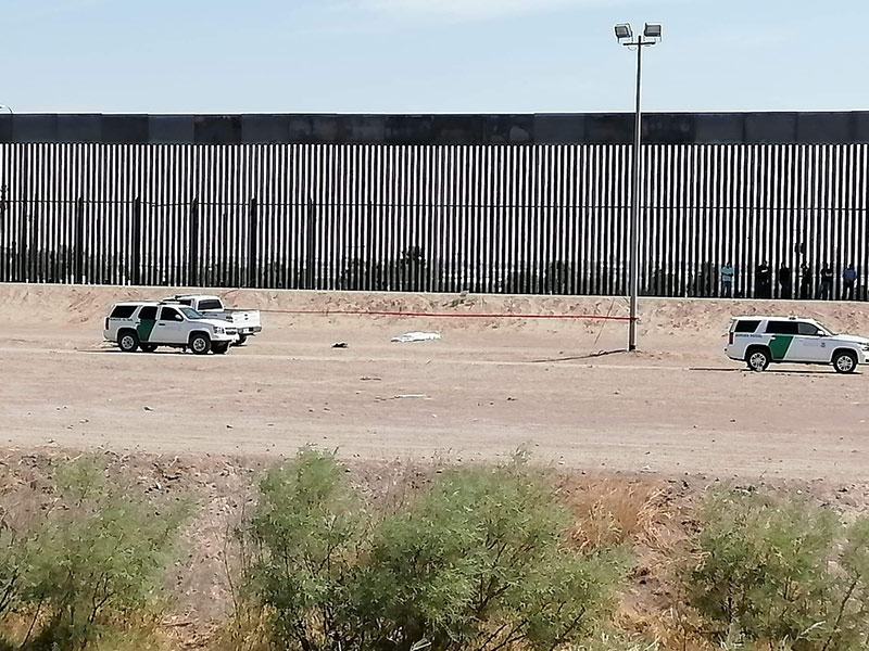 Migrante murió intentando cruzar el muro fronterizo