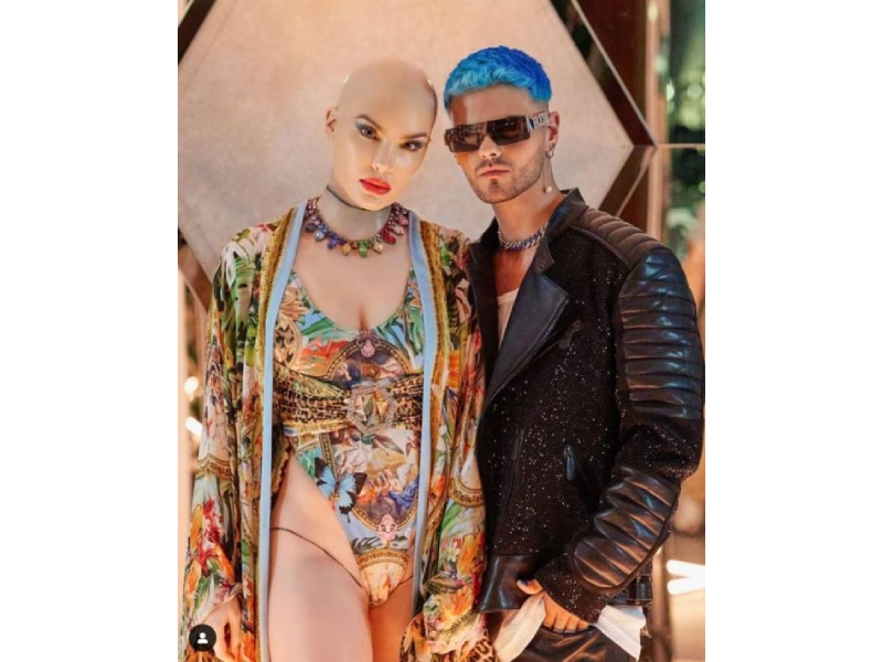 Belinda se convierte en un maniquí