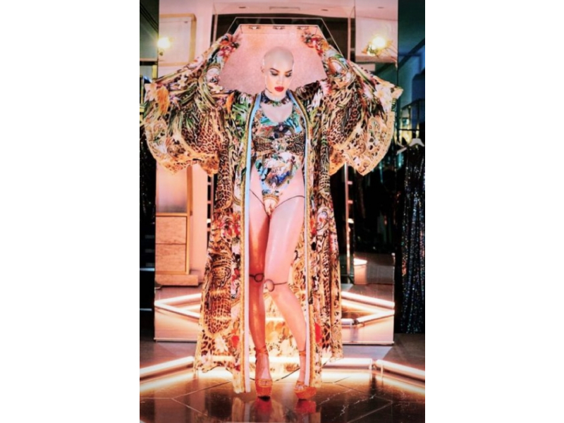 Belinda se convierte en un maniquí