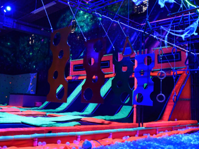 En portada Space Neon Jump Trampoline Park Norte de Ciudad Juárez