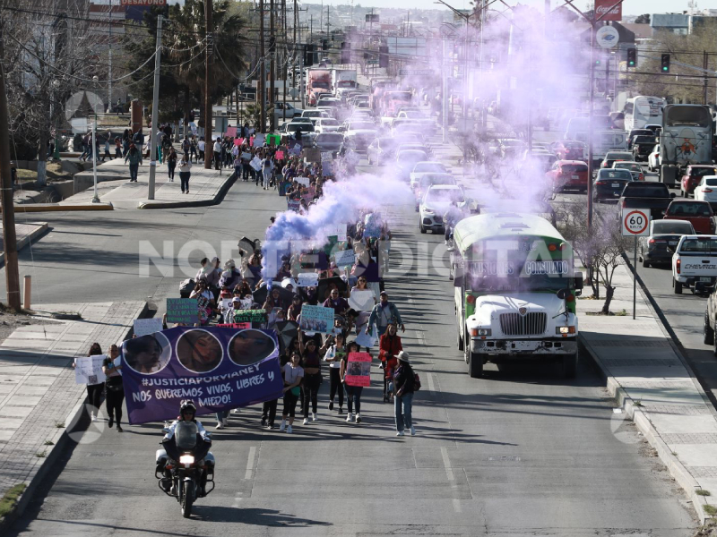 Cientos de mujeres marchan para conmemorar el Día Internacional de la ...