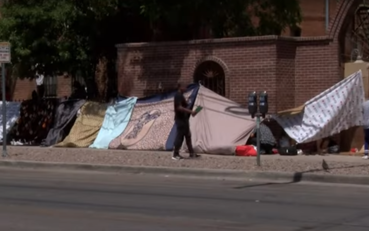 Migrantes abarrotan las calles de El Paso - Norte de Ciudad Juárez