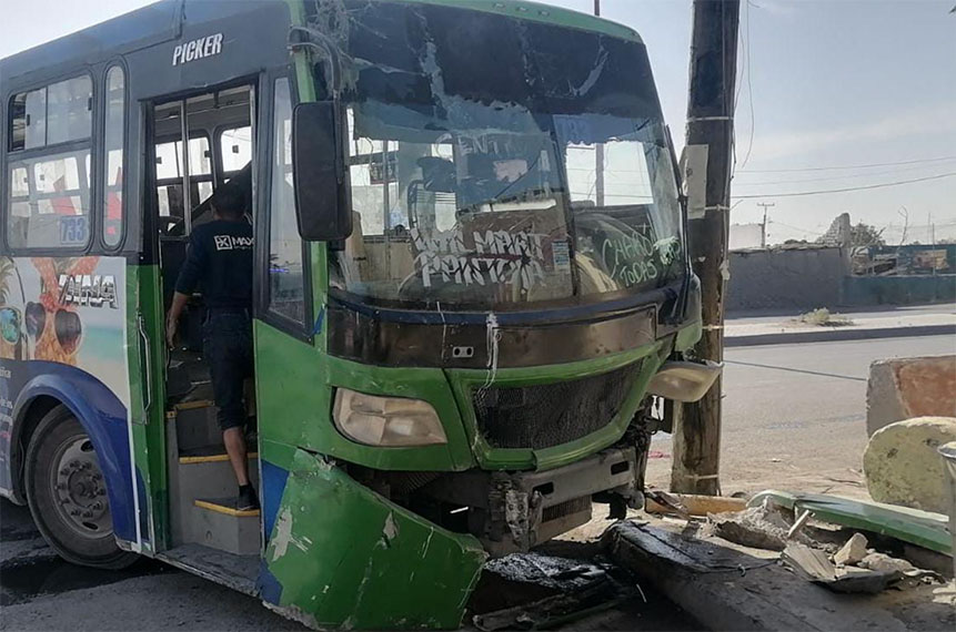 Chofer de una rutera de la Línea 5 choca por ir a toda velocidad y deja ...