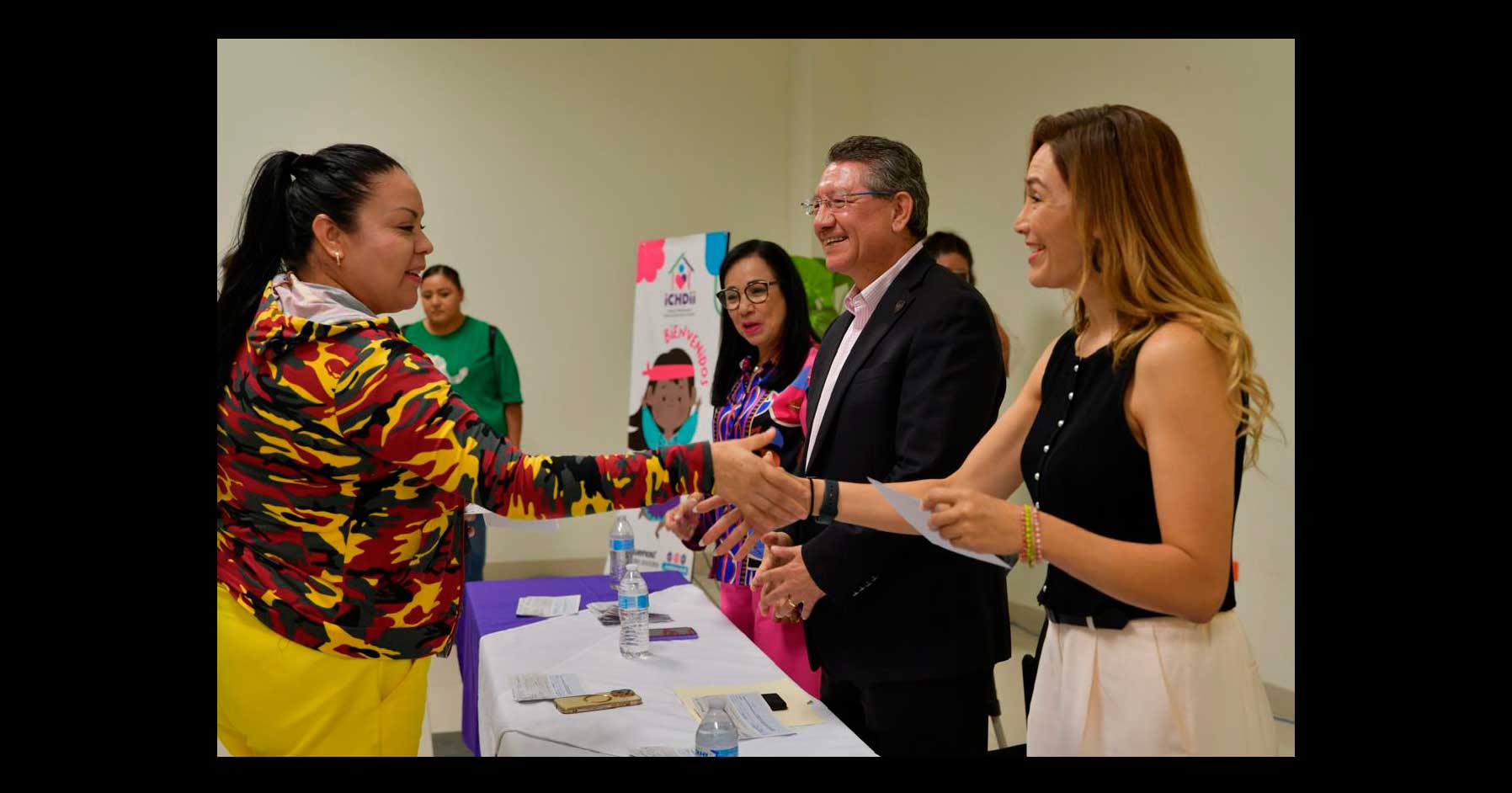 Entregan becas de servicio para estancias infantiles a más de 3 mil ...