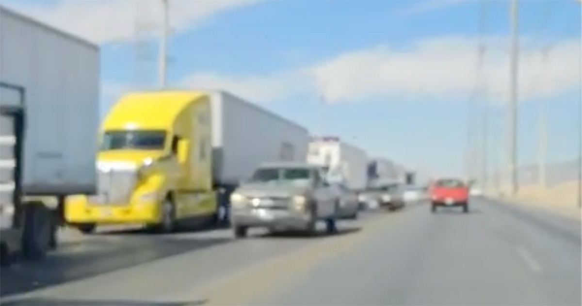 VIDEO: Mantenimiento de sistema en la Aduana provoca kilométrica fila ...