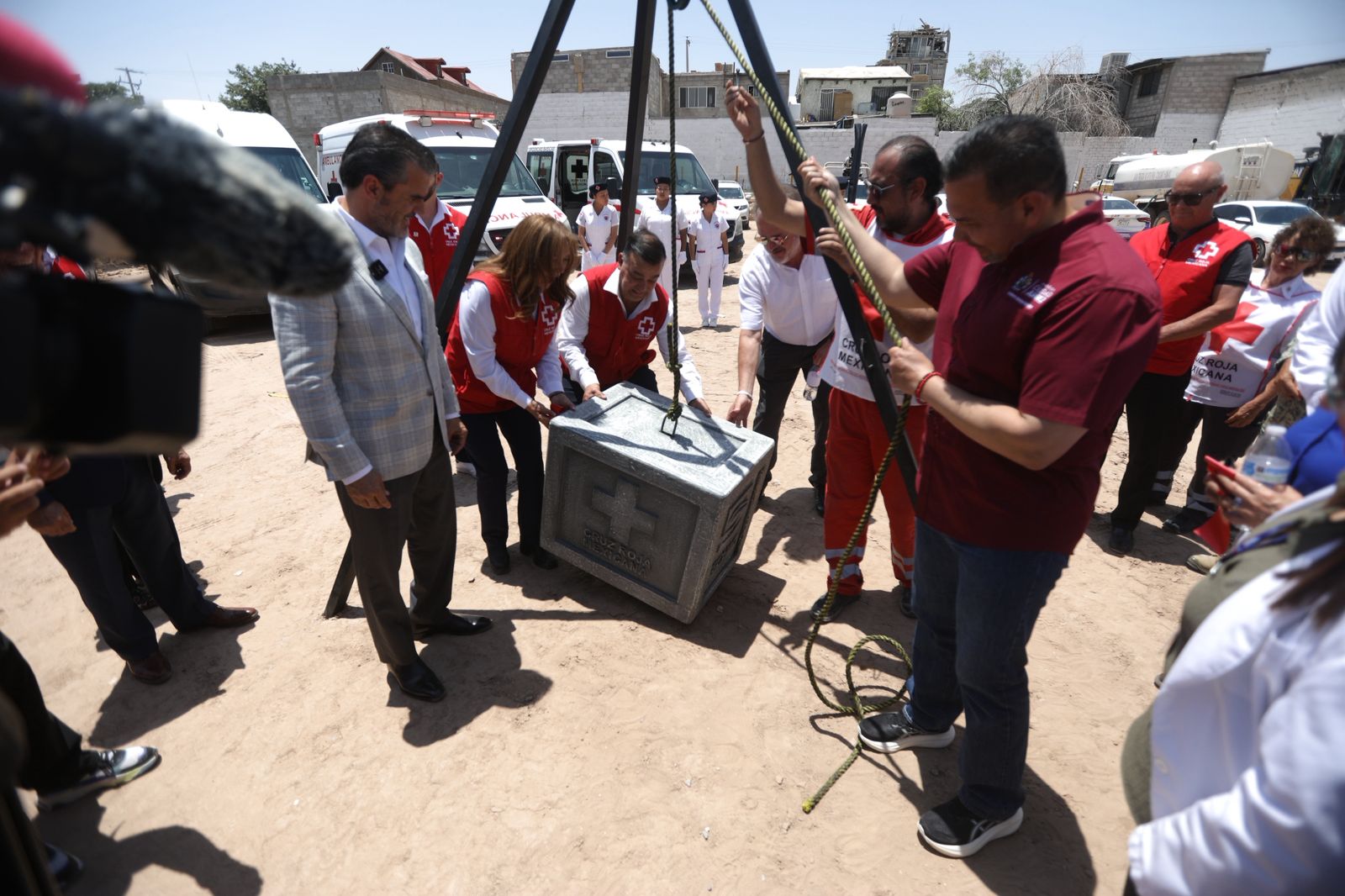 Colocan la primera piedra de lo que será la Cruz Roja en Salvárcar ...