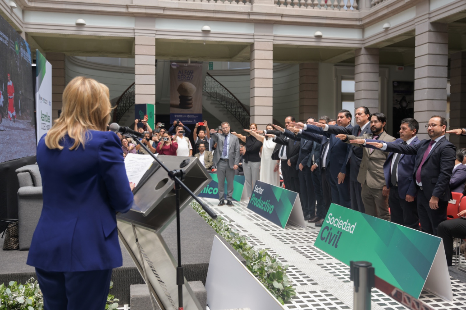 Gobernadora toma protesta al nuevo Consejo Directivo 2025-2027 del ...