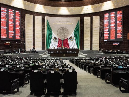 Cámara de diputados, salón de belleza