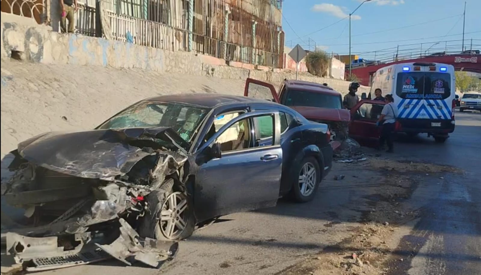 Choque en el viaducto deja dos personas lesionadas