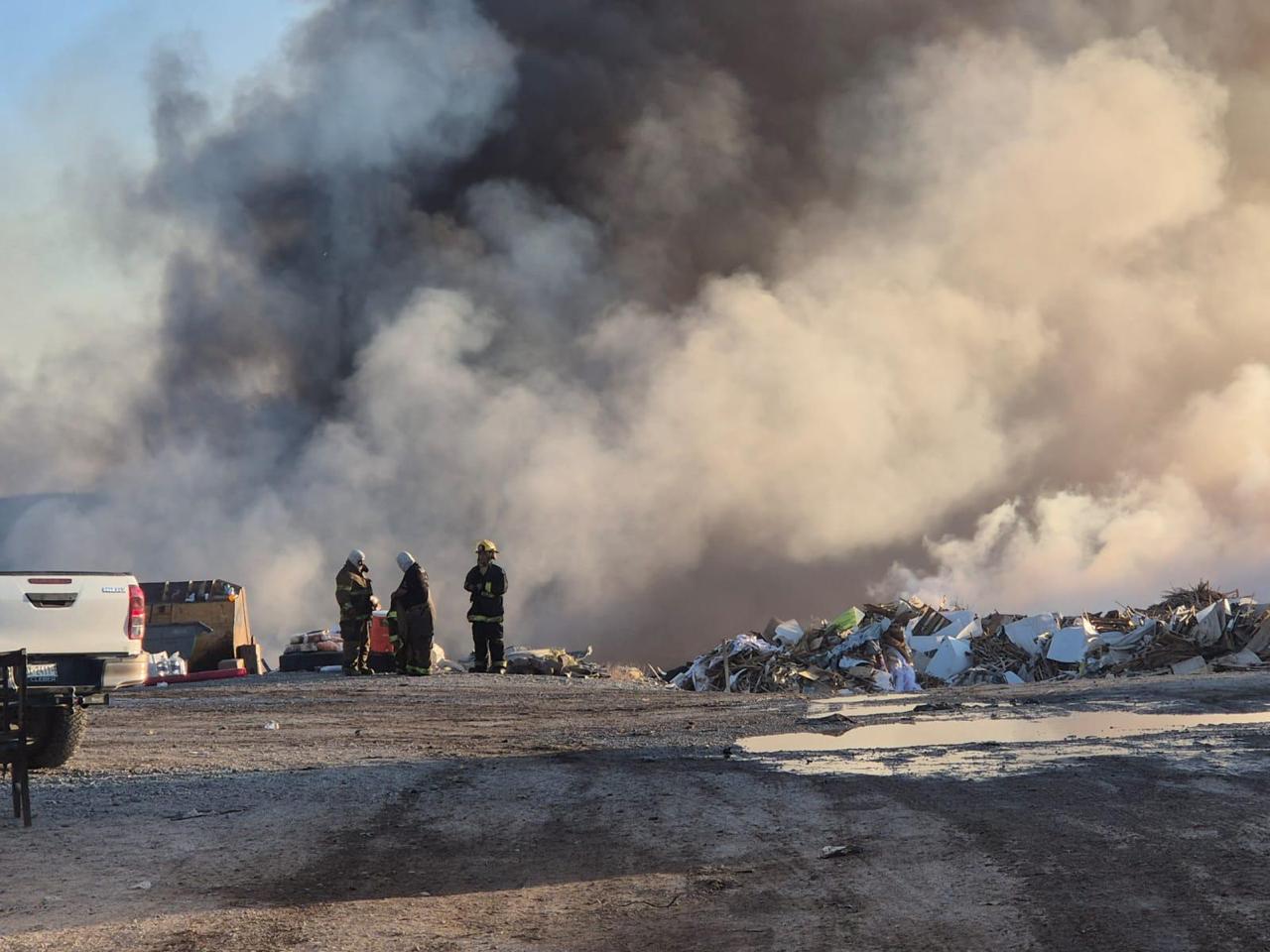 Tiraderos clandestinos en Los Kilómetros, combustible para incendios