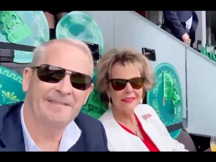 El embajador de EU en México Ronald Johnson asistió al partido inaugural del Mundial 2026