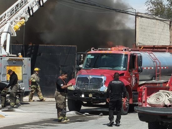 incendio en recicladora de la colonia Satélite