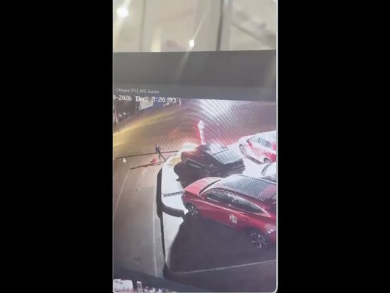 incendio en agencia de autos