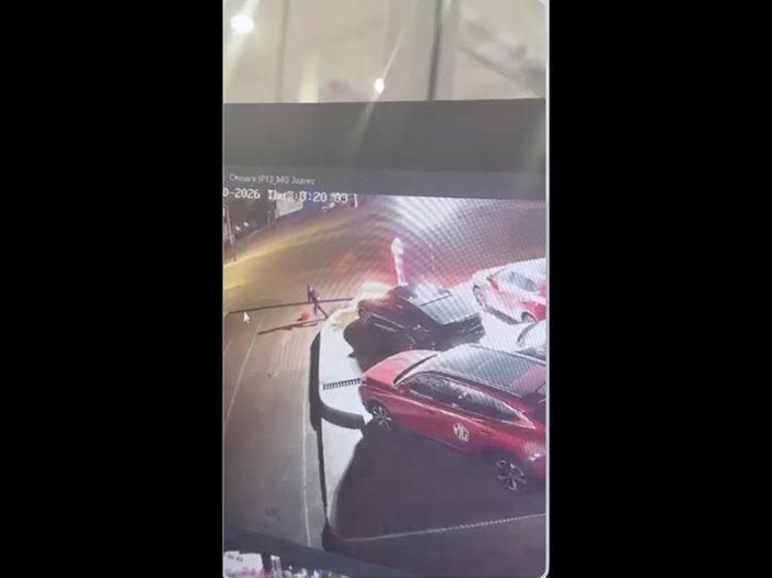 incendio en agencia de autos