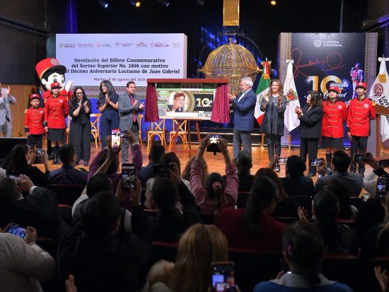 Billete conmemorativo de Juan Gabriel, de la Lotería Nacional
