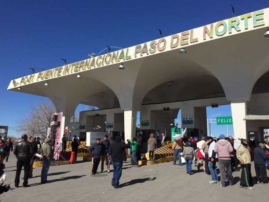 Nuevos objetivos para retirar visas en los puentes serían donadores de plasma y residentes que viven del lado mexicano de la frontera