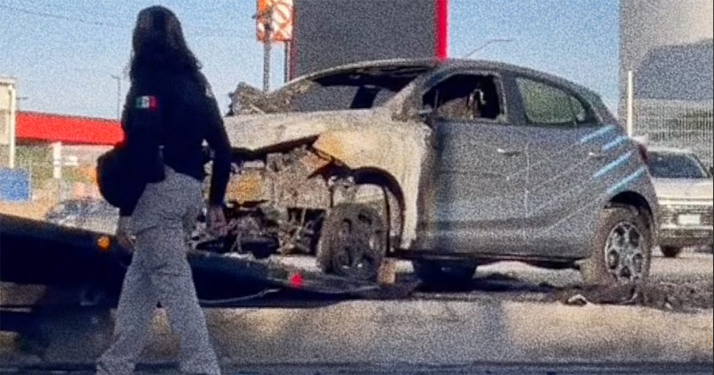 incendio en agencia de autos