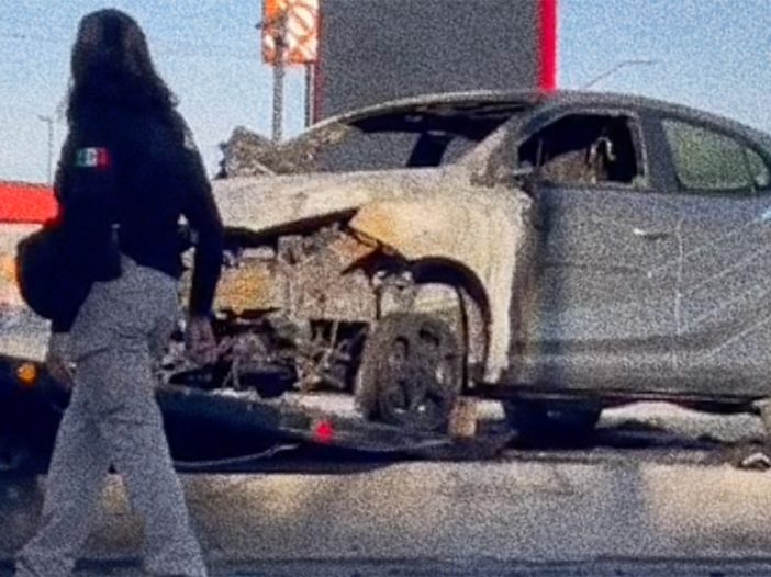 incendio en agencia de autos