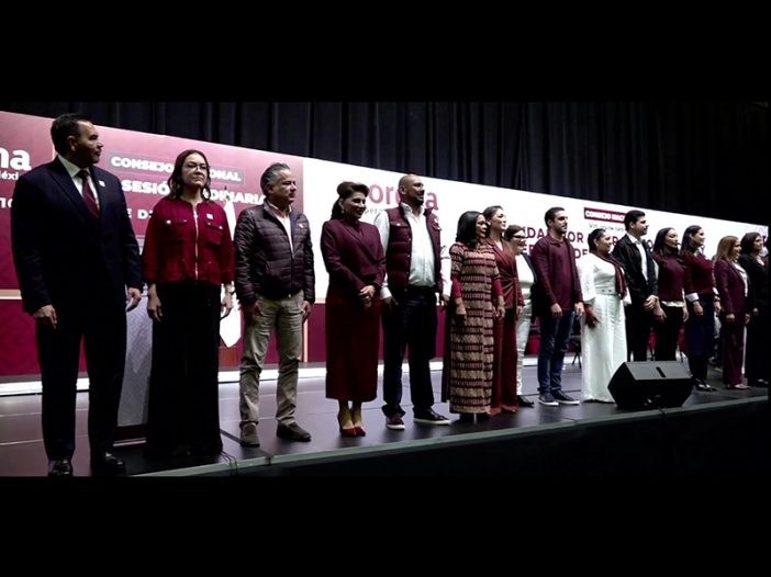 Cruz Pérez Cuéllar en su ceremonia de protesta con Morena