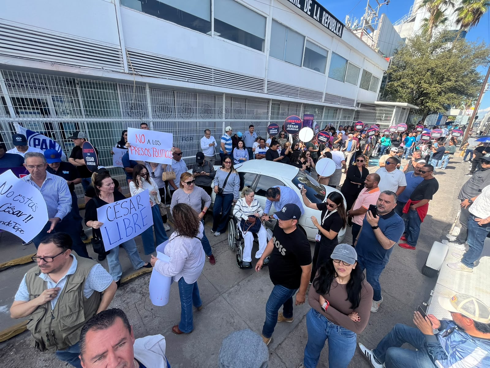 Panistas exigen liberar a Jáuregui y acusan a la FGR de "persecución política